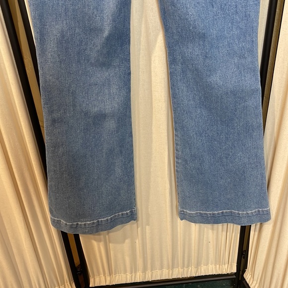 EUC- GAP HIGH RISE FLARE JEANS WITH BELT SIZE 6/28 R - Picture 8 of 9